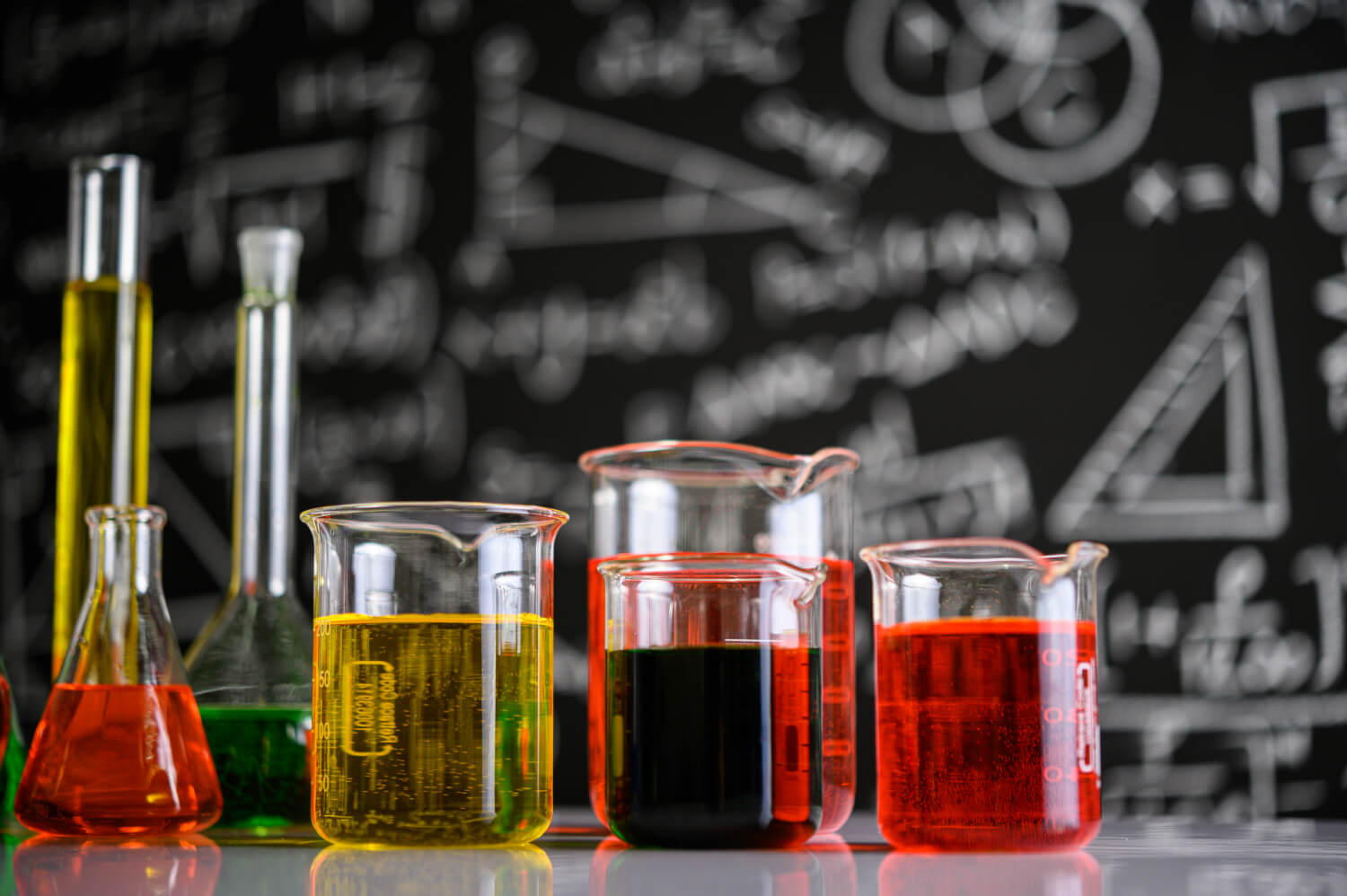 laboratory-glassware-with-liquids-different-color (1) laboratory-glassware-with-liquids-different-color (1)
